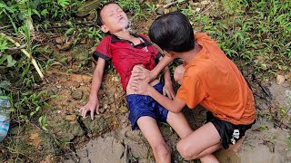 The orphan boy, Khai, who went to catch turtles in the stream, promptly saved a drowning boy.