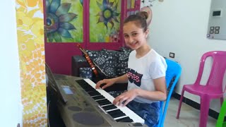 الفنانة الصغيرة تالة معن سليمان (12سنة) تعزف وتغني (رزق الله ع العربيات) تدريب الفنانة لينا ميهوب.