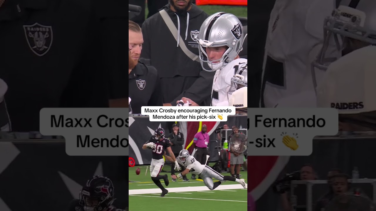 Maxx Crosby consoling the rookie 🤝