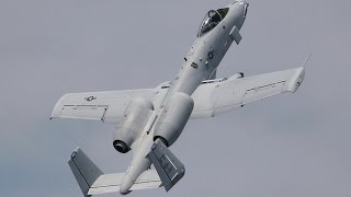 Стрельба самолета А 10 во время учений