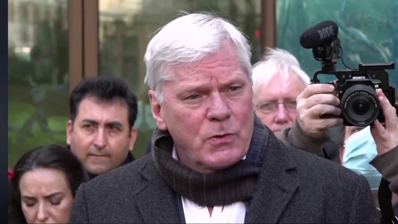 Police Arrest Protesters @ The Old Bailey As Julian Assange Is Refused Bail 
