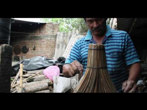 Video: Qué hacer con las escobas: cosecha de escobas para manualidades y más