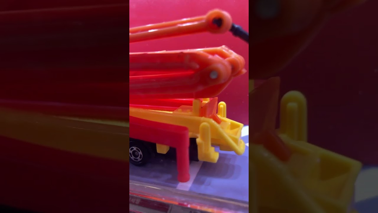 TOMICA 127 Heavy Vehicle 😄🚧 MITSUBISHI Fuso Super Great Concrete Pumping Truck 🇰🇷🇯🇵