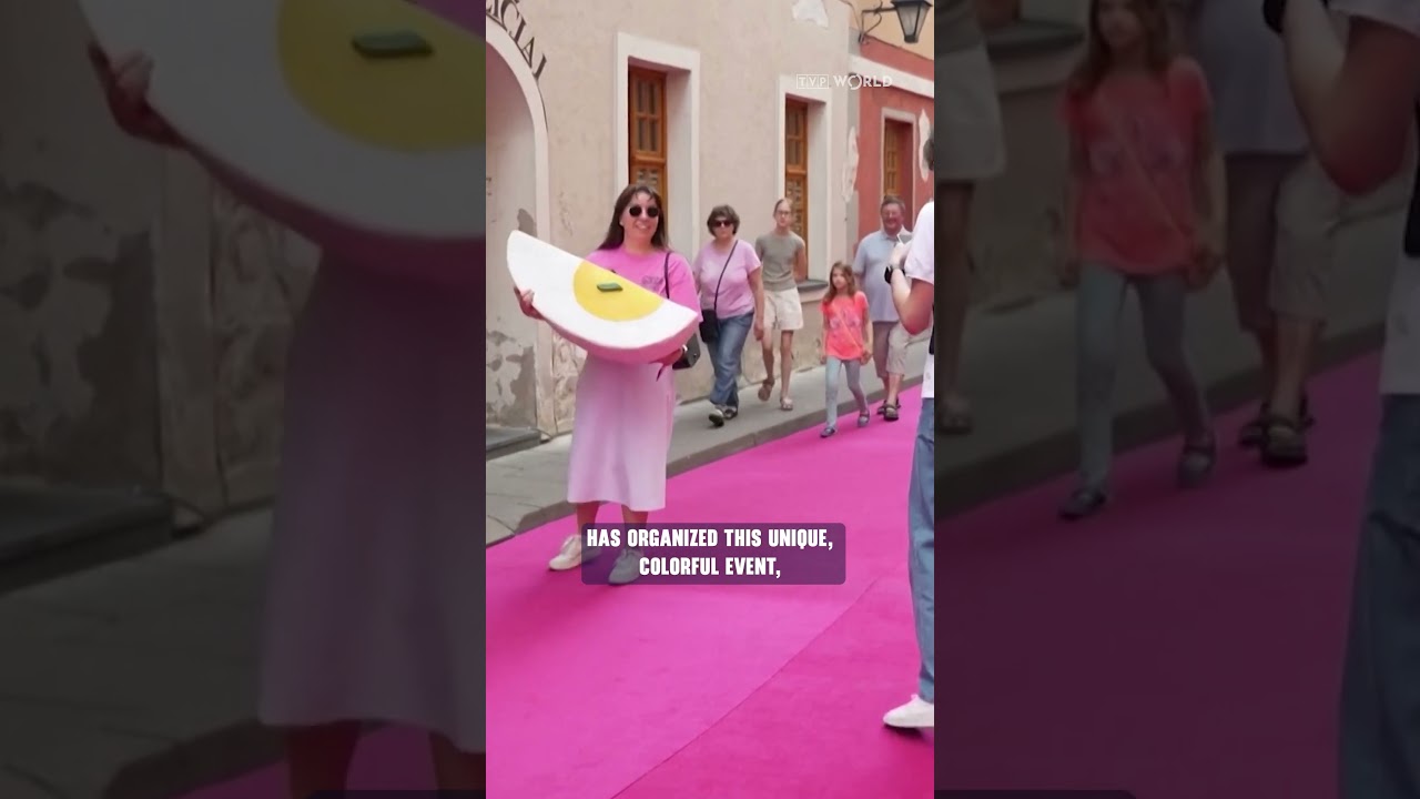 #Vilnius turns pink for annual cold #beetroot soup #fest