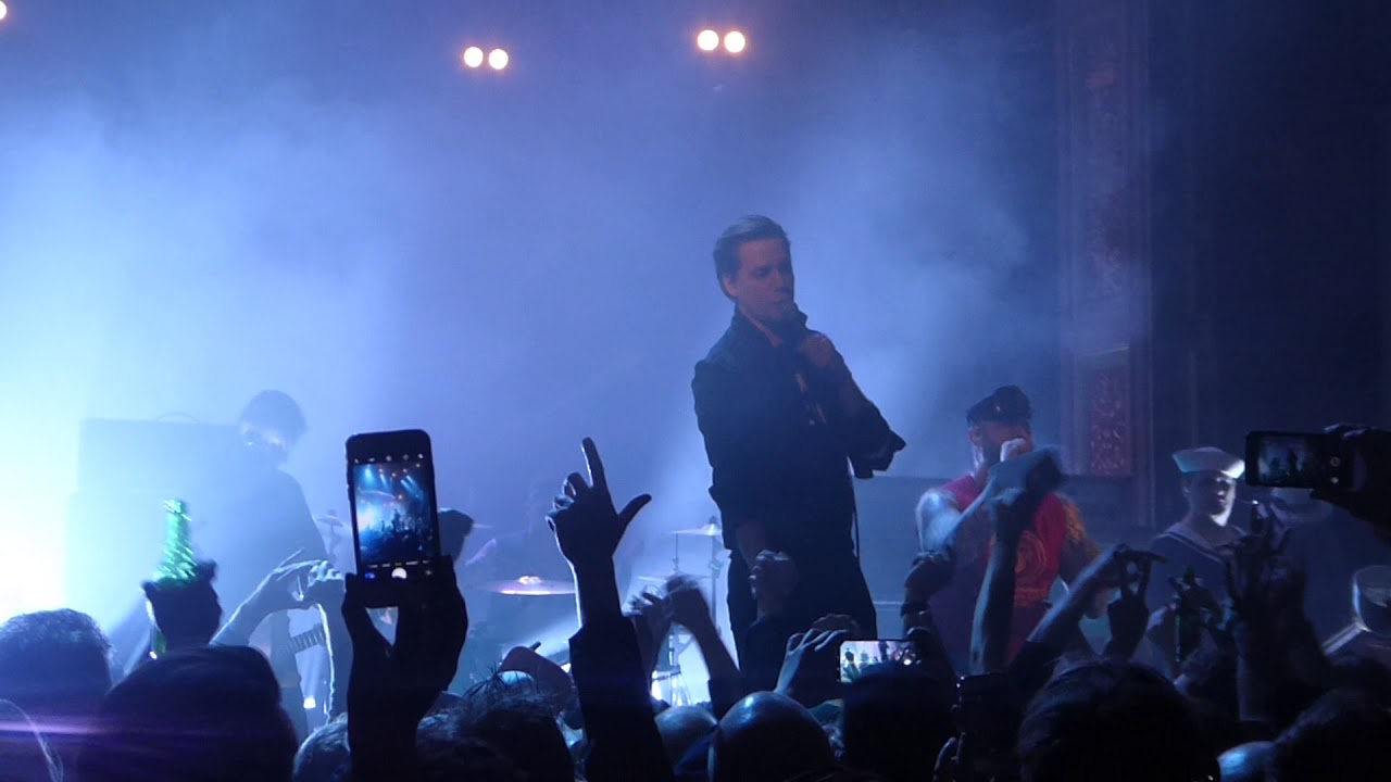 Turbonegro "´Feat Howlin' Pelle Almqvist " - Let the Punishment Fit the Behind