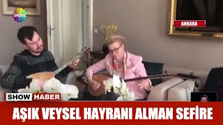 Aşık Veysel hayranı Alman Sefire Resimi