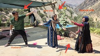 Download Lagu The second woman intends to take the dowry from her husband, but the first woman prevents her..... MP3 Download Lagu The second woman intends to take the dowry from her husband, but the first woman prevents her..... MP3