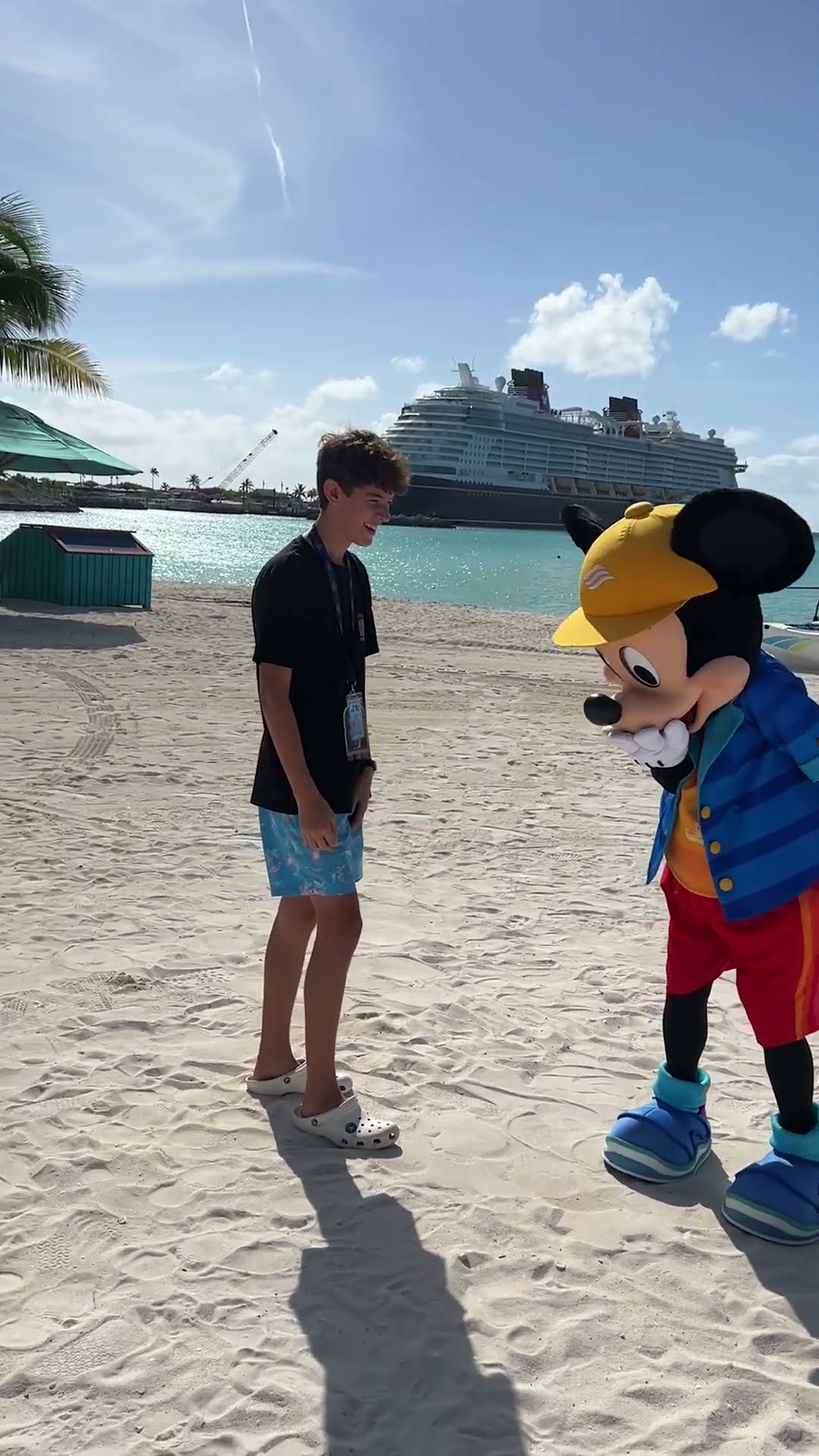 #rockpaperscissors ??✂️ vs Mickey! Disney gave us free tickets #disneytreasure  #disneycruiseline