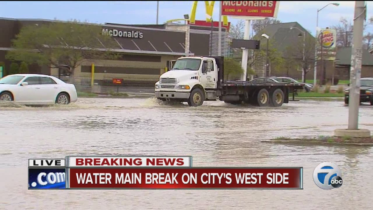 Water main break on city's west side floods street, gas station - YouTube