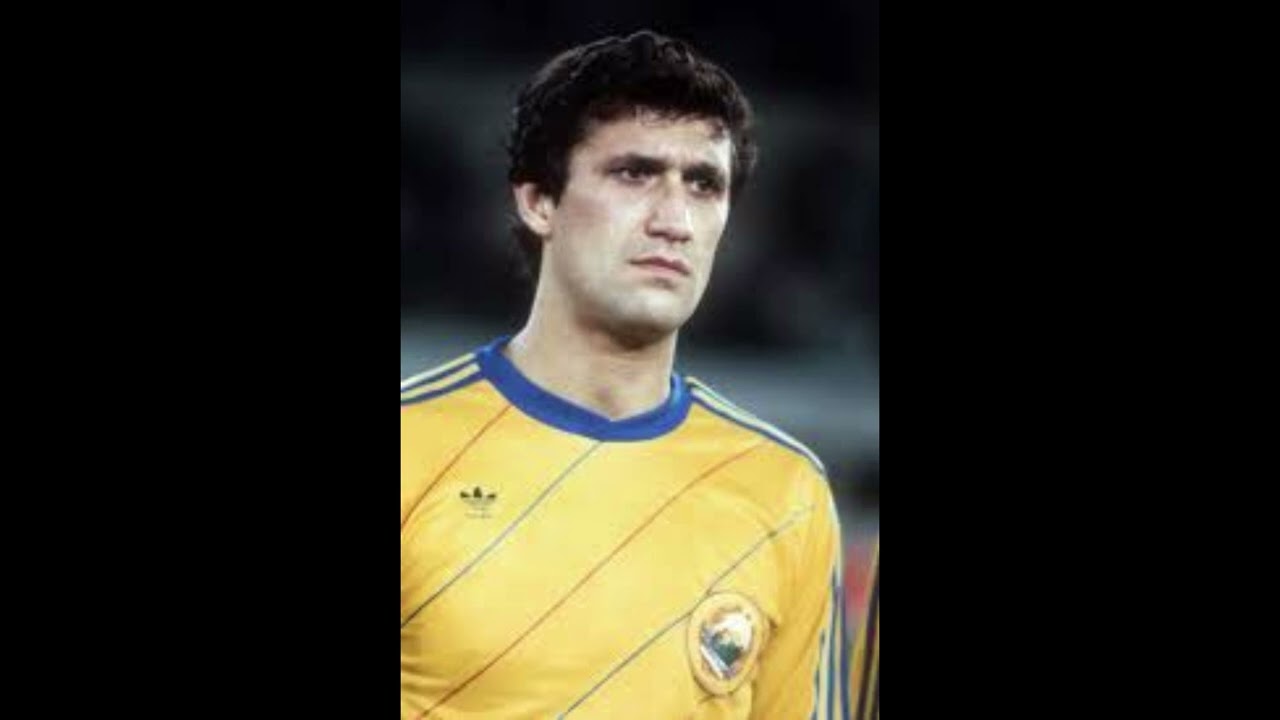 | Rodion Cămătaru | Debutează la 16 ani în Divizia A | 377 de partide | Golgheter |