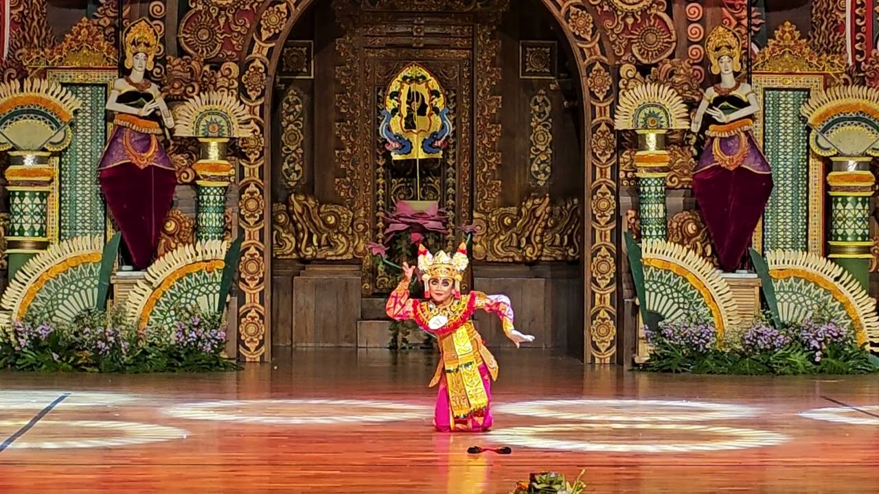 Gek Rayna juara 2 Lomba Tari Condong di acara Truna Truni Denpasar Fiesta 2025