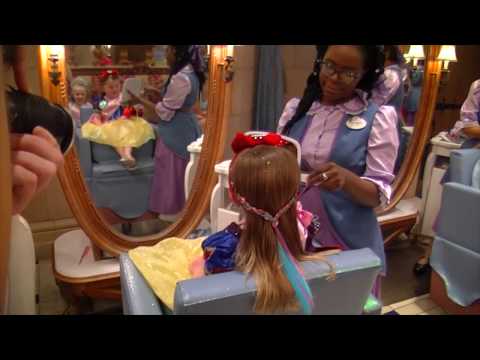 Video: Disney Princess Makeovers Für Erwachsene Sind Ab Sofort Bei Disney World Erhältlich