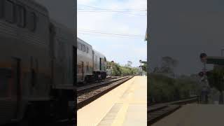 P42 79 SPEEDs past the vally with 90225 traling