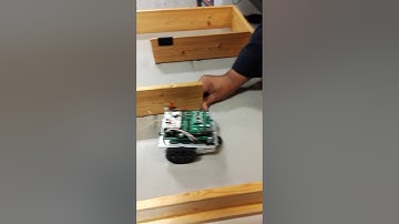 Boe Bot maze navigator