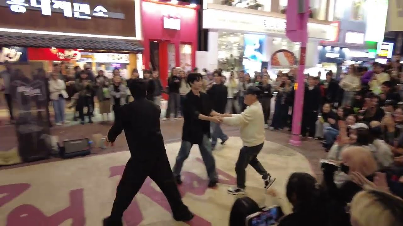 Mocean#모션 HongDae#홍대 Busking#버스킹 20251019 DJI 0123