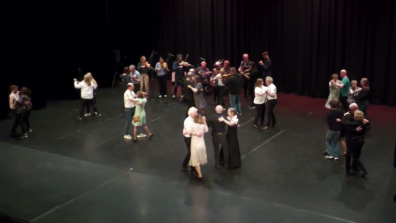 Folkemusikklaget Havbrusen. Lagspel runddans sr. SFj-kappleiken 2024