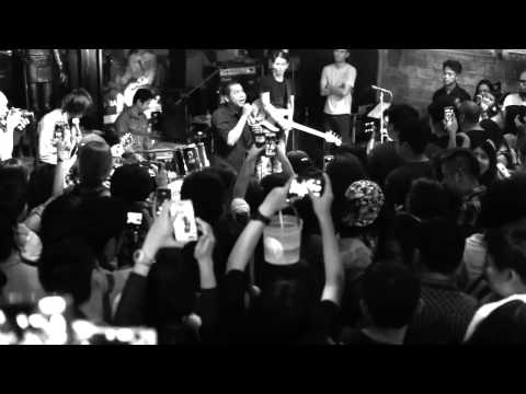รักเธอทั้งหมดของหัวใจ -  Pause feat. Q Flure live at Parking Toys
