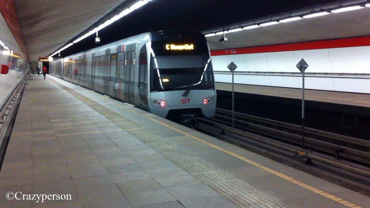 RET Metro SG3 op het linkerspoor in Oostplein Rotterdam naar Hoogvliet!