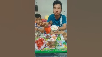 bữa cơm nghèo của hai cha con chị vậy thôi #hostel #huy phan tv