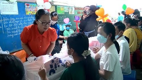 Tặng quà Tết Trung thu cho các em có hoàn cảnh đặc biệt