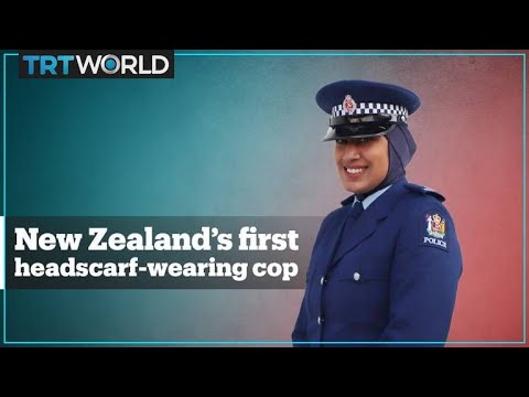 La polizia della Nuova Zelanda crea un berretto Hijab per ufficiali musulmani