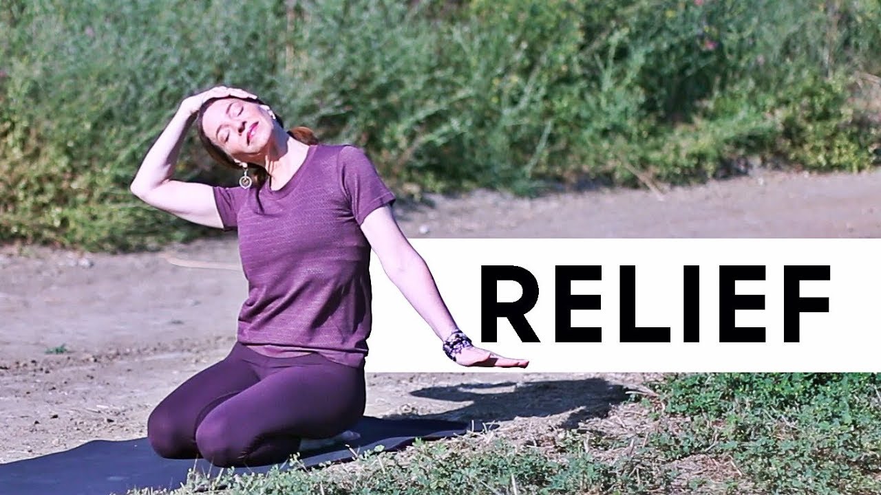 ⁣10 Minute Yoga (Relieve stress in your shoulders and neck)