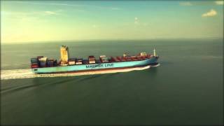 Phantom 3 Professional - Container ship Maersk Laberinto 4K