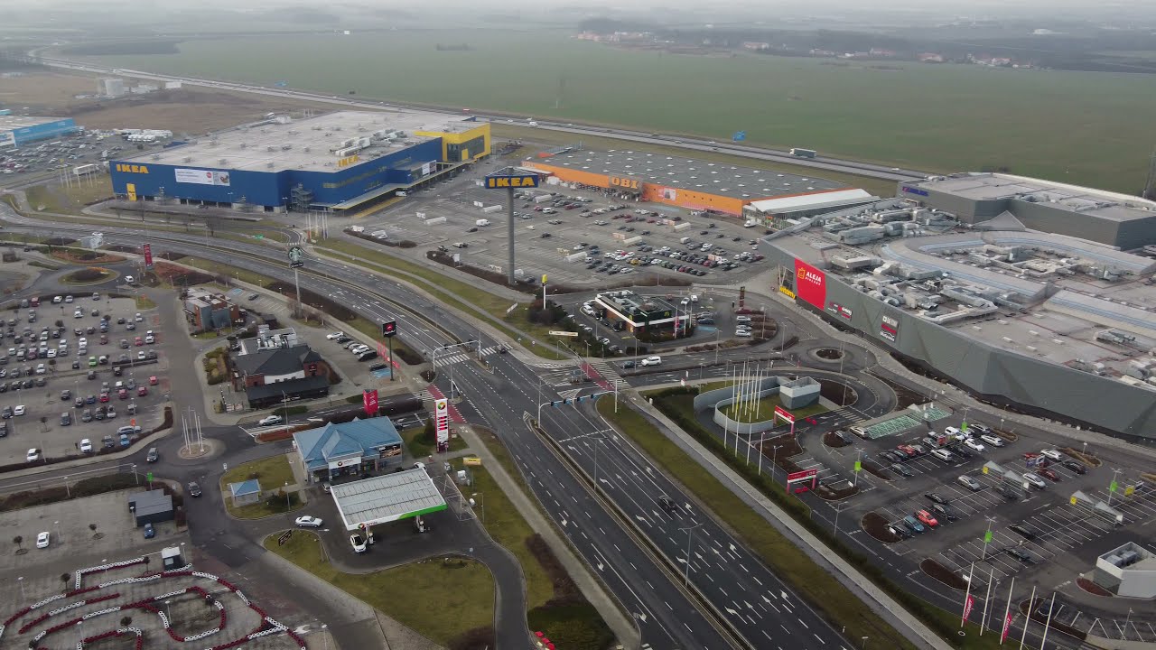 Wrocław, Bielany Wrocławskie - Centra usługowo - handlowe