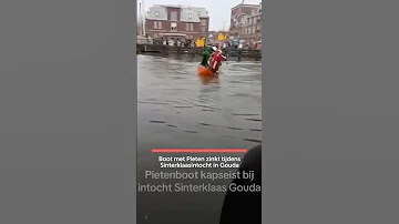 ?? Boot met Pieten zinkt tijdens Sinterklaasintocht | Hart van Nederland | #gouda #sinterklaas #hvnl