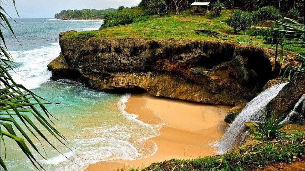 Lenggoksono Beach And Banyu Anjlok Pantai Lenggksono Malang East Java Indonesia