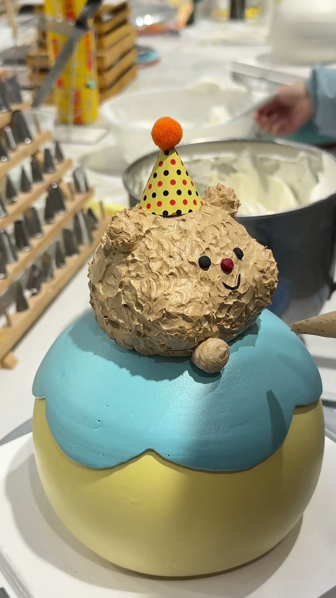 Butter Bear Cartoon Cake with Classmates Cartoon Cake I am a cake maker Cake ? Desserts heal