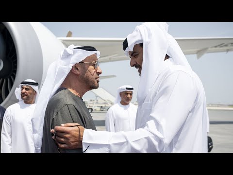 رئيس الدولة يصل الدوحة في زيارة أخوية وأمير قطر في مقدمة مستقبليه