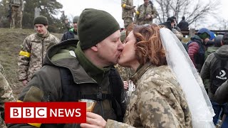 Military couple marry on Ukrainian front line amid war with Russia - BBC News