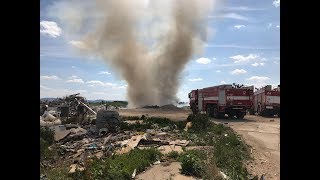 HZS KVK: Patnáct hasičských jednotek likvidovalo požár skládky ve Vřesové na Sokolovsku