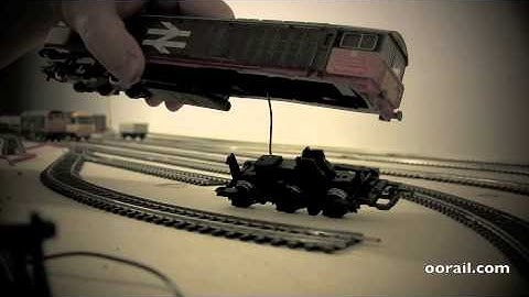 oorail.com | Opening the Class 58 Locomotive from Hornby for servicing