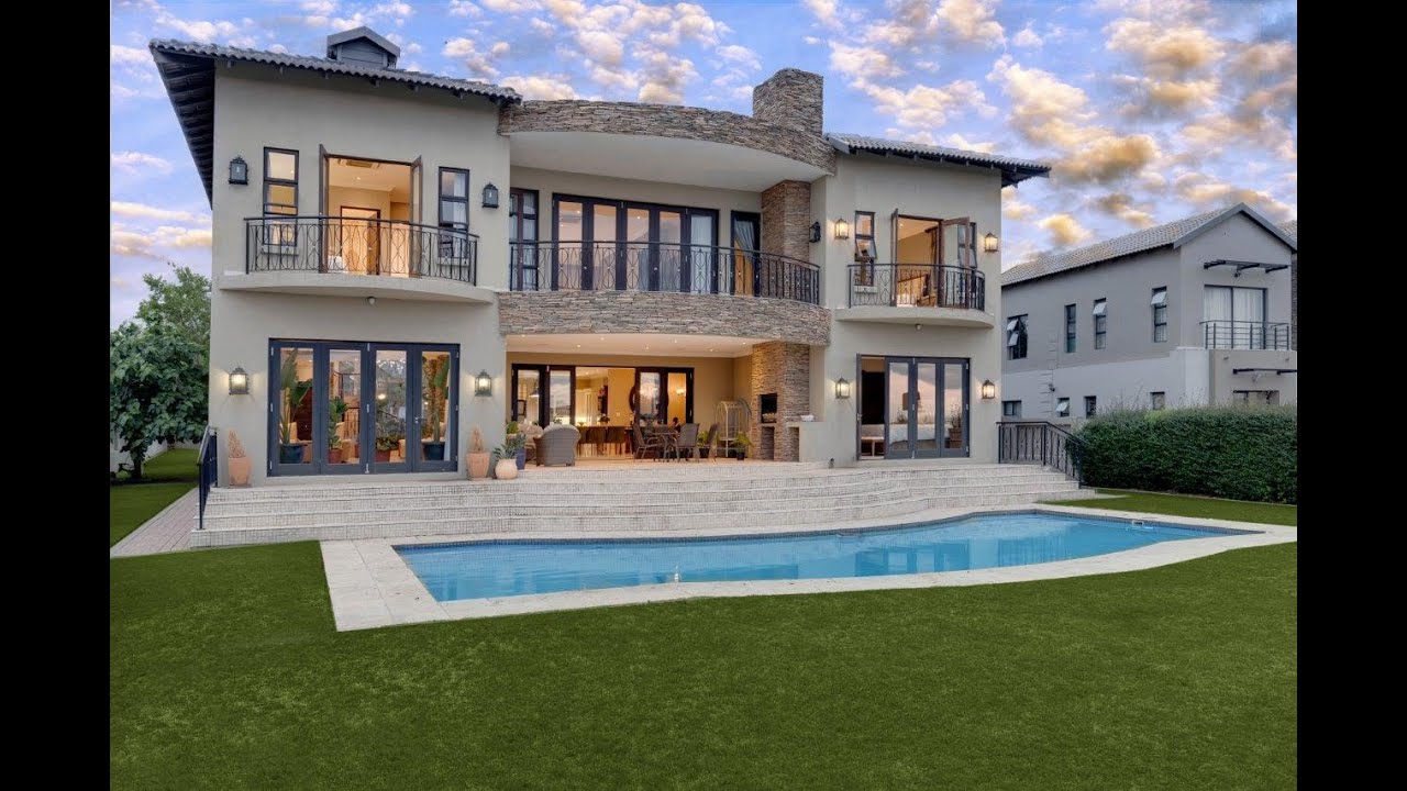 ELEGANT STATELY HOME FOR SALE ON DOUBLE STAND, COPPERLEAF, SOUTH AFRICA