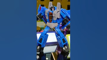 Studio Series 86 Voyager class Thundercracker on Display at NYCC 2025