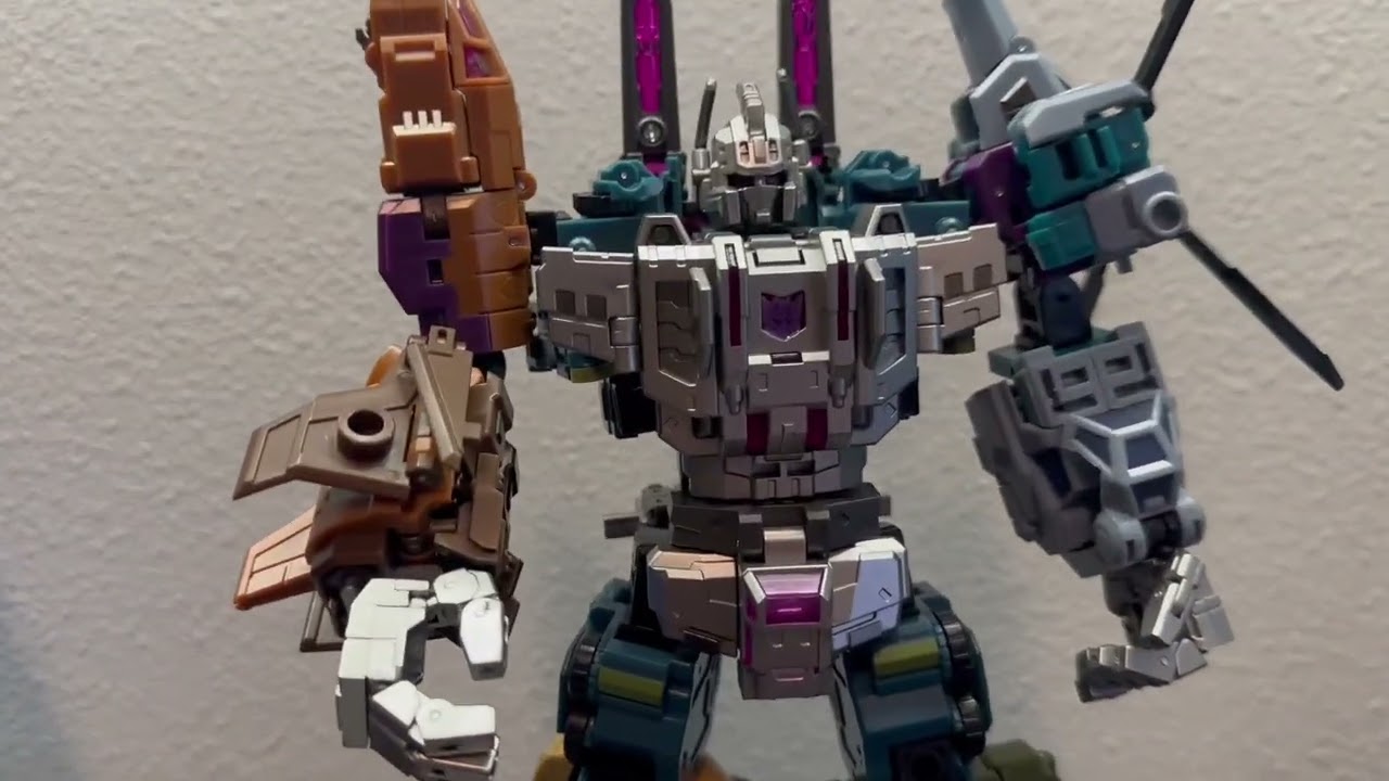 Legacy scale Bruticus - Pocket Toys PL0 Ruiner quick review - YouTube