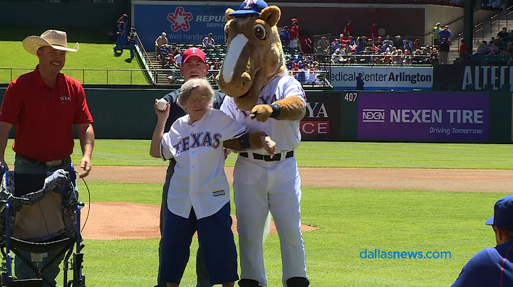 105-year-old Elizabeth Sullivan throws out first p...