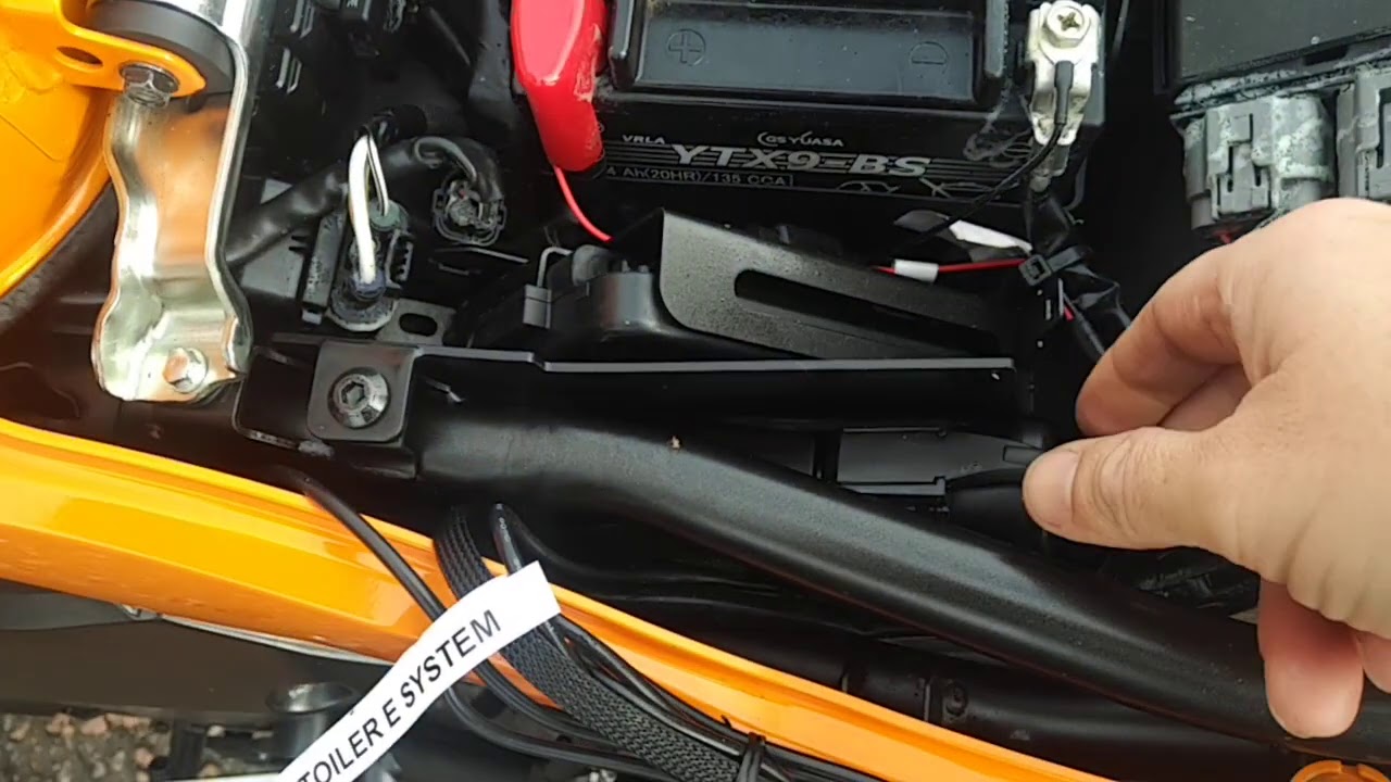 Scottoiler E system automatic chain oiler fitted to 2019 kawasaki KLZ 1000 C versys