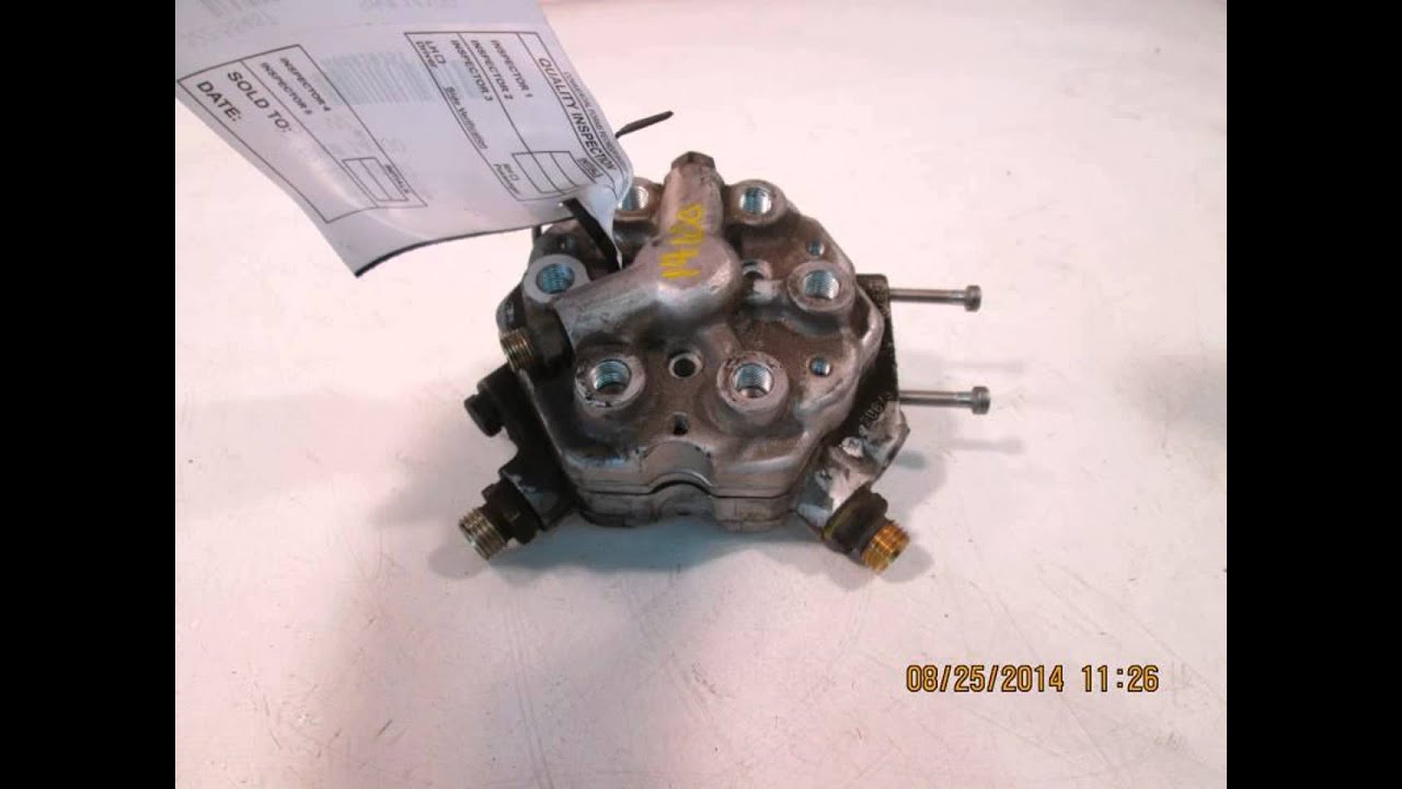 1991 Mercedes 190E Injector FUEL DISTRIBUTOR Used OEM
