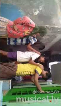 joget gila bersama teman