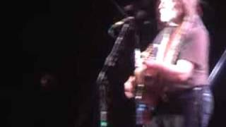 Willie Nelson &amp; Family- A Peaceful Solution (Live)