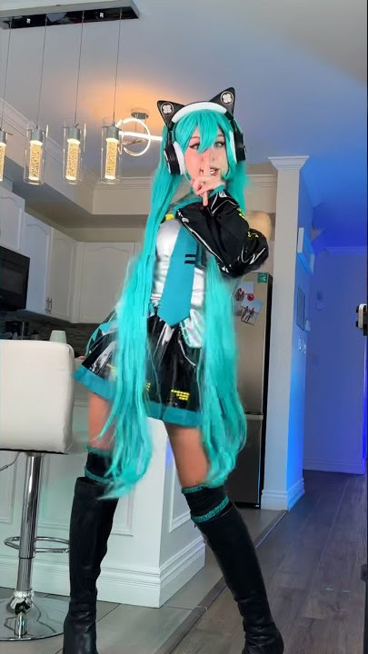 When Hatsune Miku comes to life!! 😍