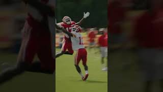 Mecole Hardman. Tight coverage. One handed snag. 😲