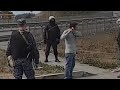 Приставил к виску нож. К своему. Real video