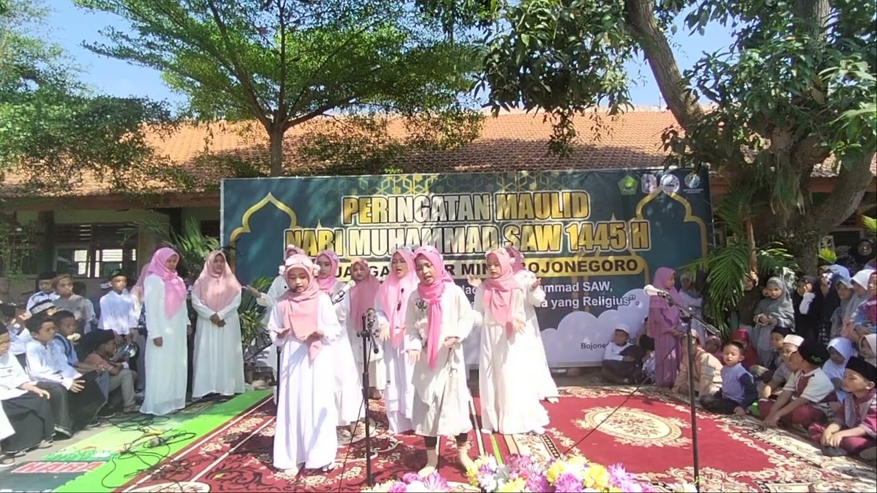 Alamate Anak Sholeh (Tari dan Lagu) Oleh Perwakilan Ekstrakurikuler Vocal MIN 1 Bojonegoro