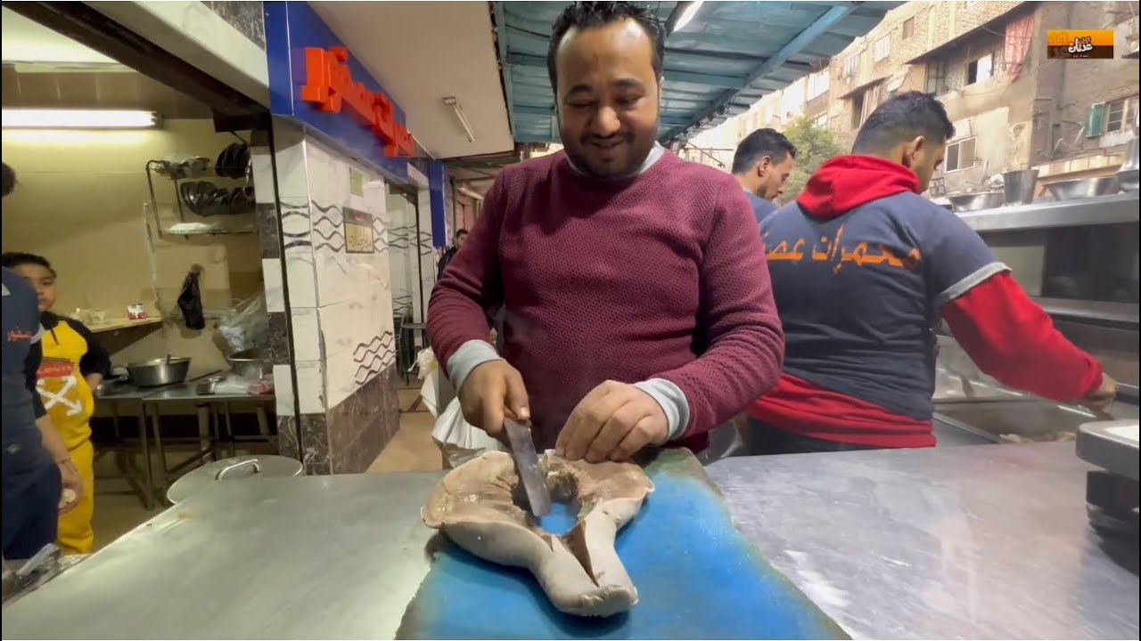 لسان و لغلوغ عند عصفور في مدينة النور يتاكل اكل