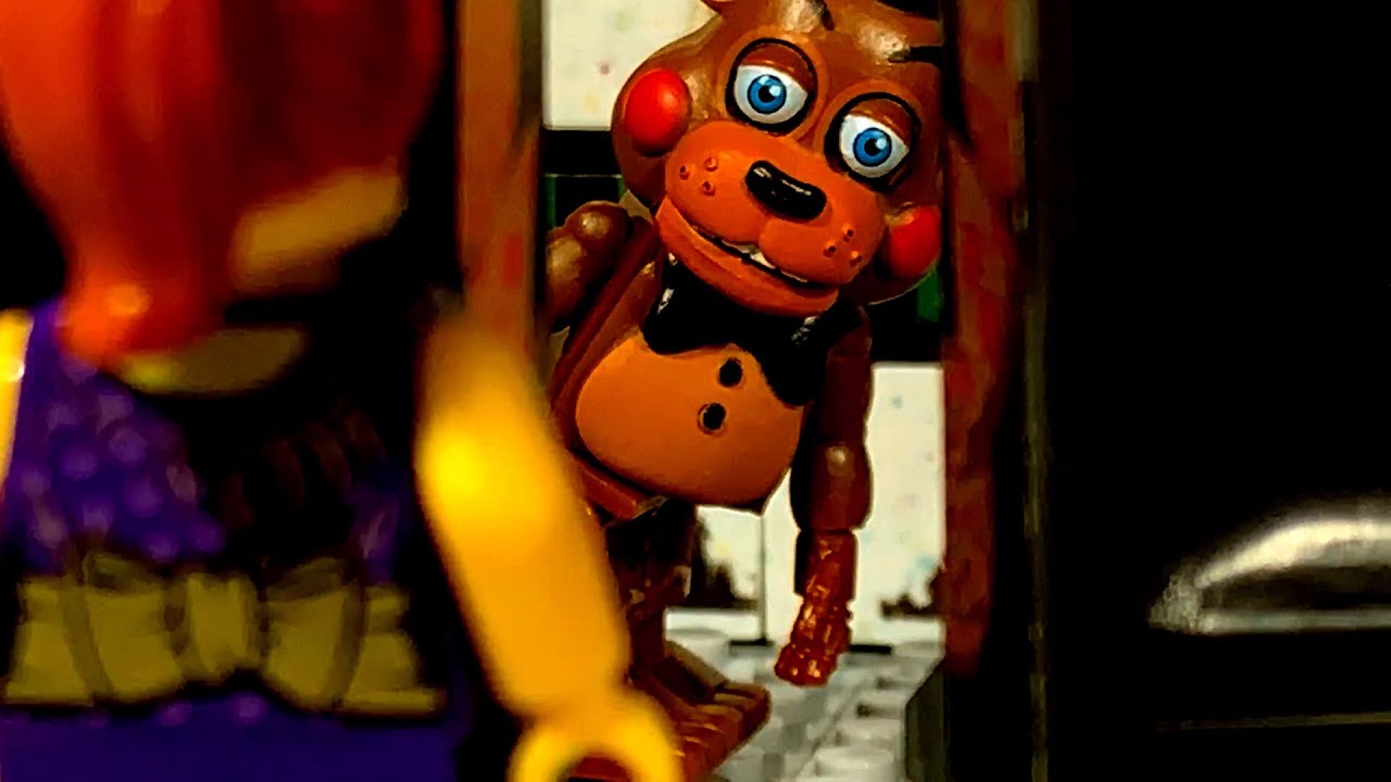 How are Freddy, Bonnie, Chica, and Foxy able to walk around? Animatronics  run on air compressors, mac valves, and are programmed through a DVD that  reads the signals and sends it via