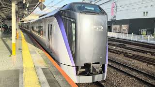 JR東日本E353系0番代モトS102 編成がかいじ49号甲府行として八王子駅4番線を発車するシーン2026/04/26・5139M